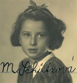 Milena Skutszova. Di Praga. Uccisa ad Auschwitz nel 1943. Aveva 12 anni. Ciao bellissimo angelo. Ti voglio tanto tanto bene.